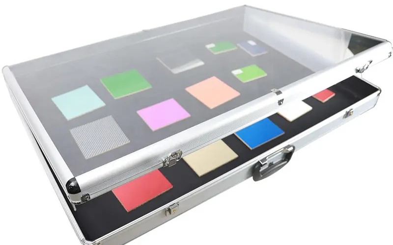 https://www.luckycasefactory.com/acrylic-aluminum-frame-case-portable-aluminum-frame-display-case-for-jewelry-and-watch-product/