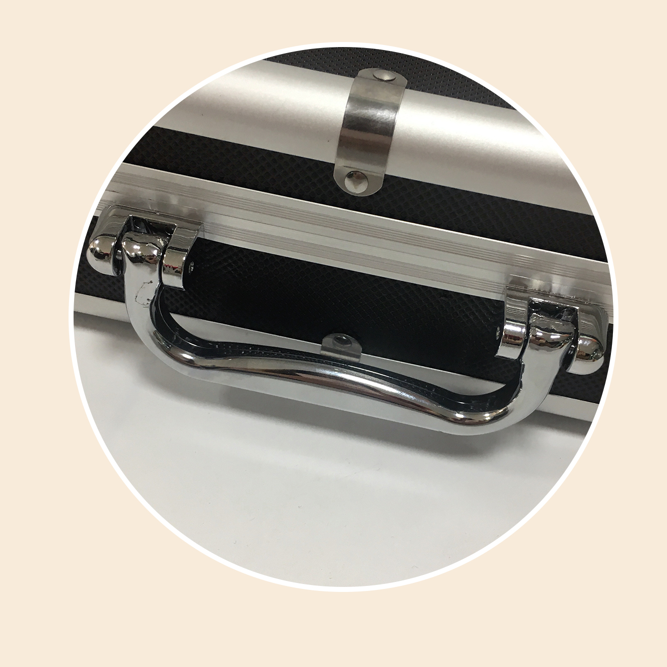 https://www.luckycasefactory.com/durable-aluminum-keyboard-case-with-foam-insert-product/