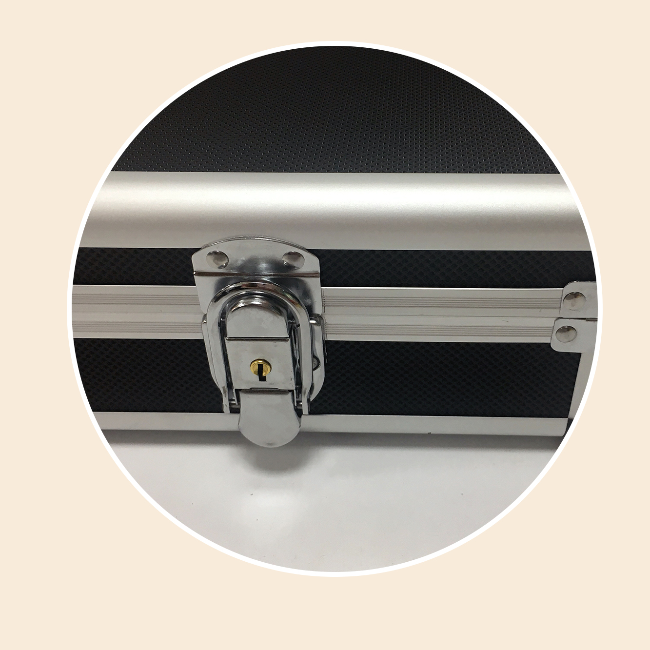 https://www.luckycasefactory.com/durable-aluminum-keyboard-case-with-foam-insert-product/