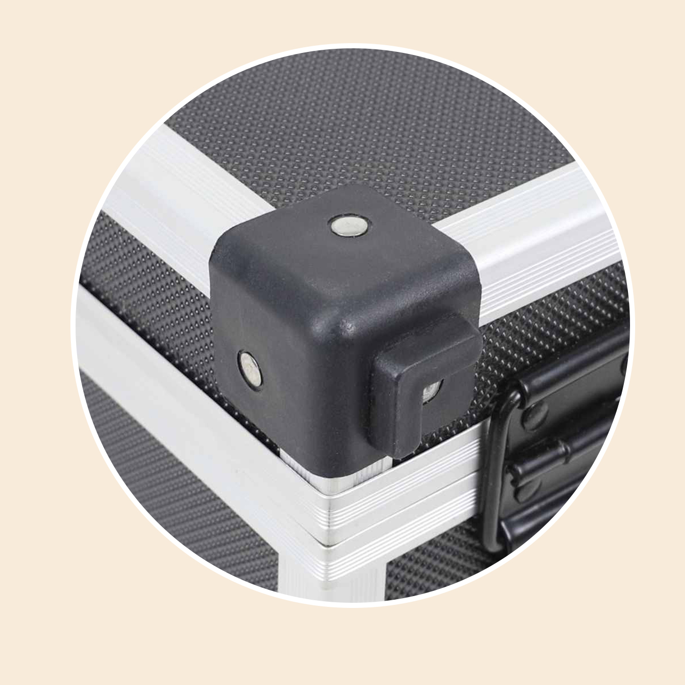 https://www.luckycasefactory.com/portable-aluminum-tool-storage-case-with-lock-product/