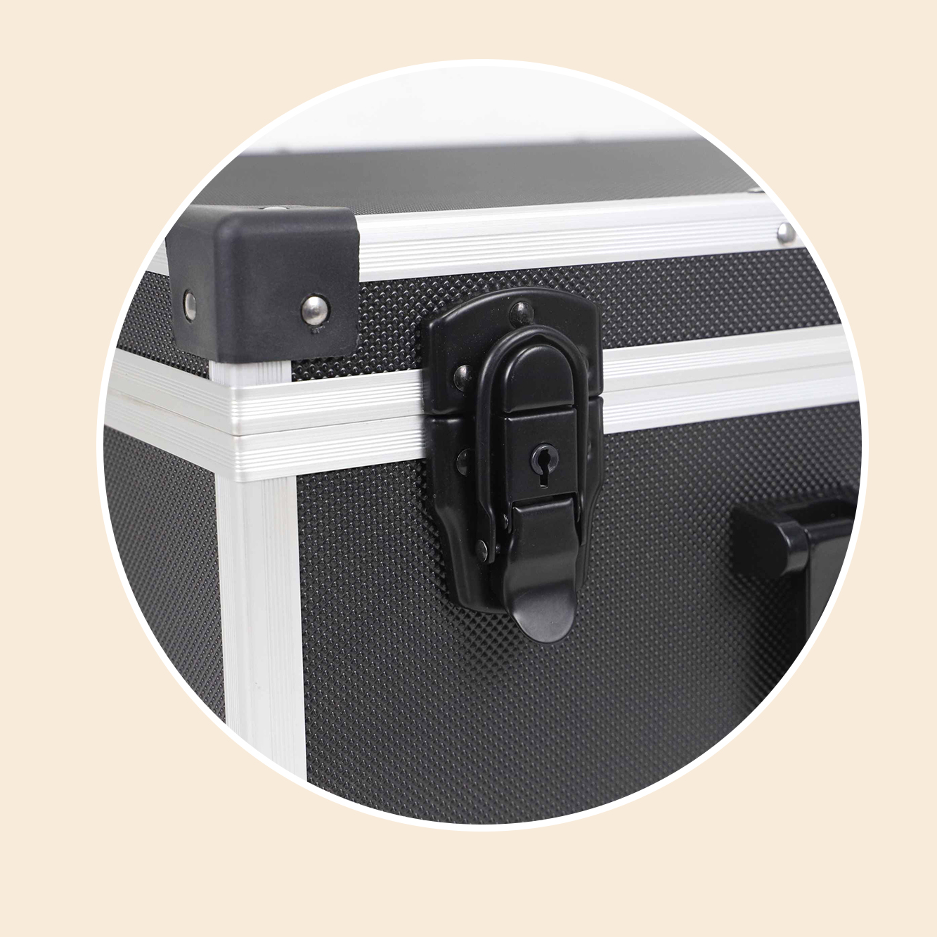 https://www.luckycasefactory.com/portable-aluminum-tool-storage-case-with-lock-product/