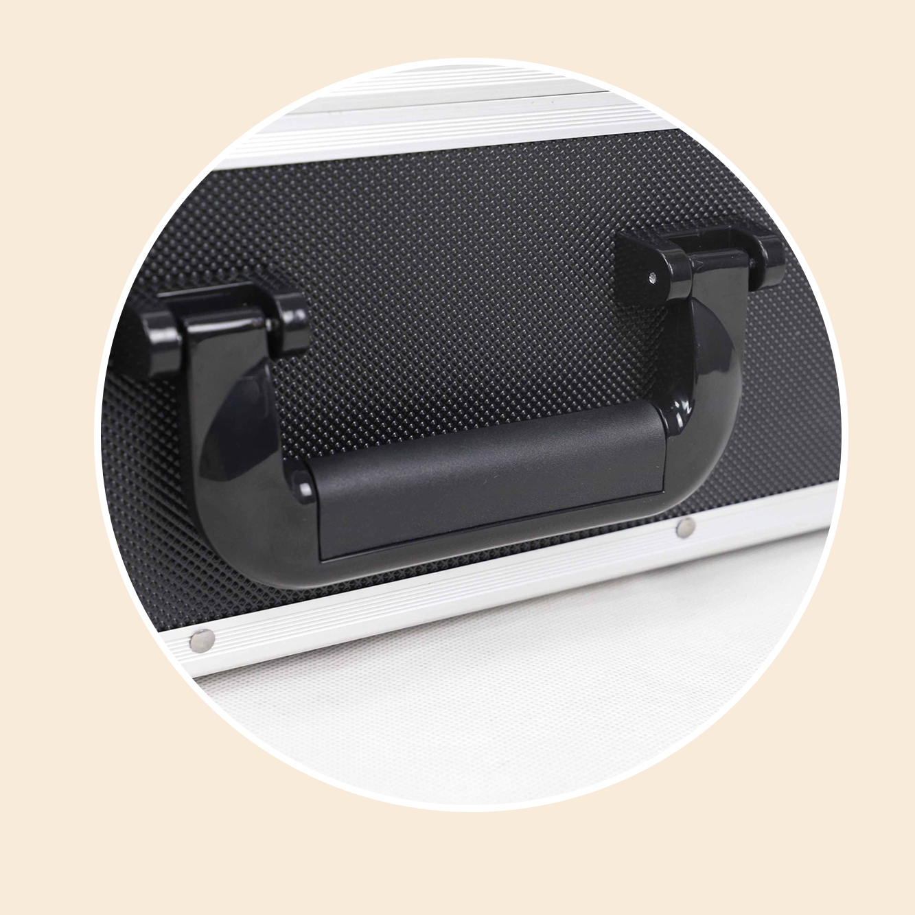 https://www.luckycasefactory.com/portable-aluminum-tool-storage-case-with-lock-product/