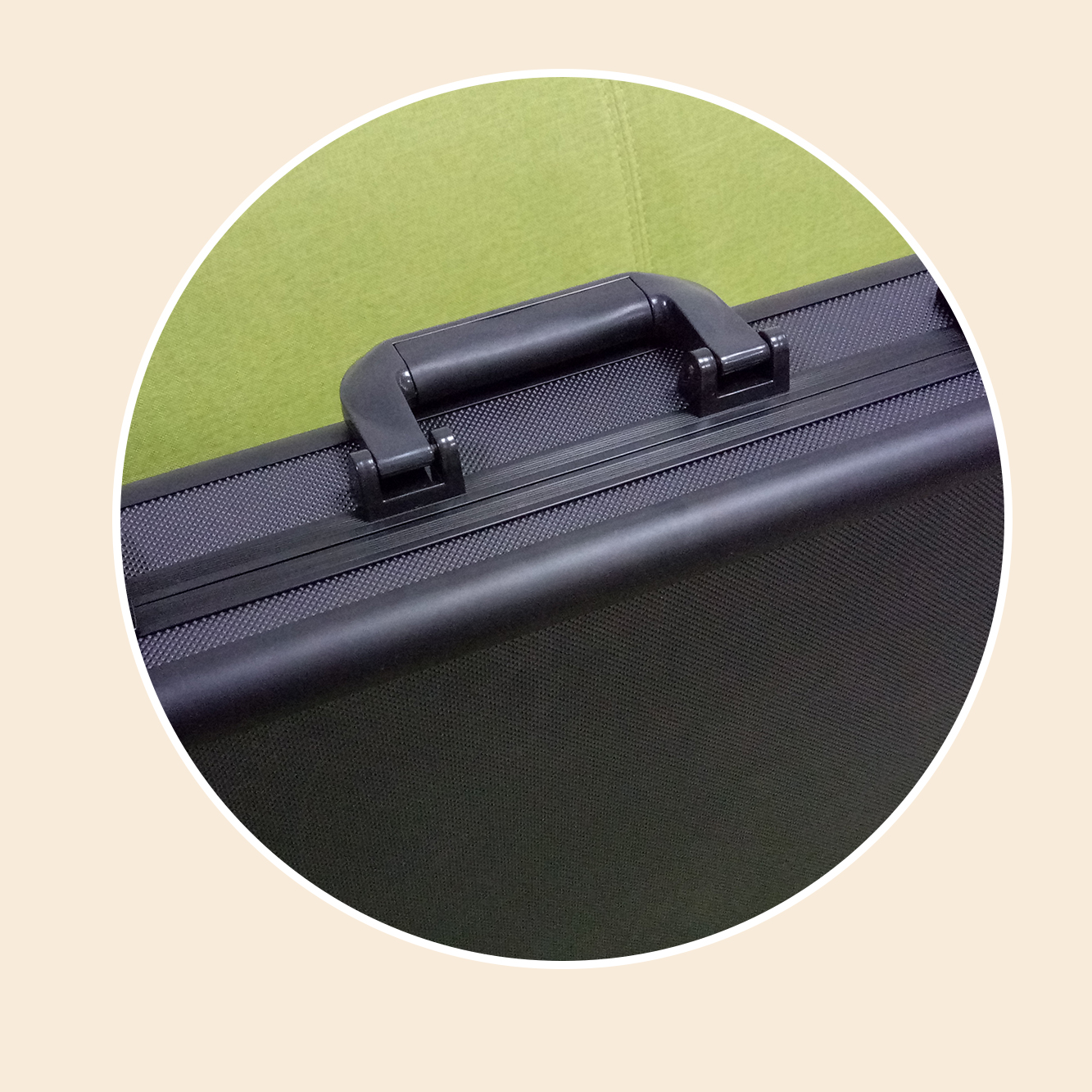 https://www.luckycasefactory.com/premium-aluminium-storage-case-for-25-watches-product/