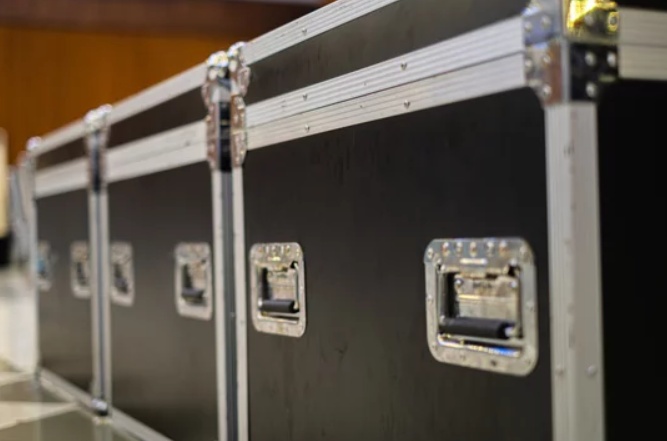 https://www.luckycasefactory.com/blog/flame-retardant-panels-in-flight-cases-strength-safety-and-reliable-protection/