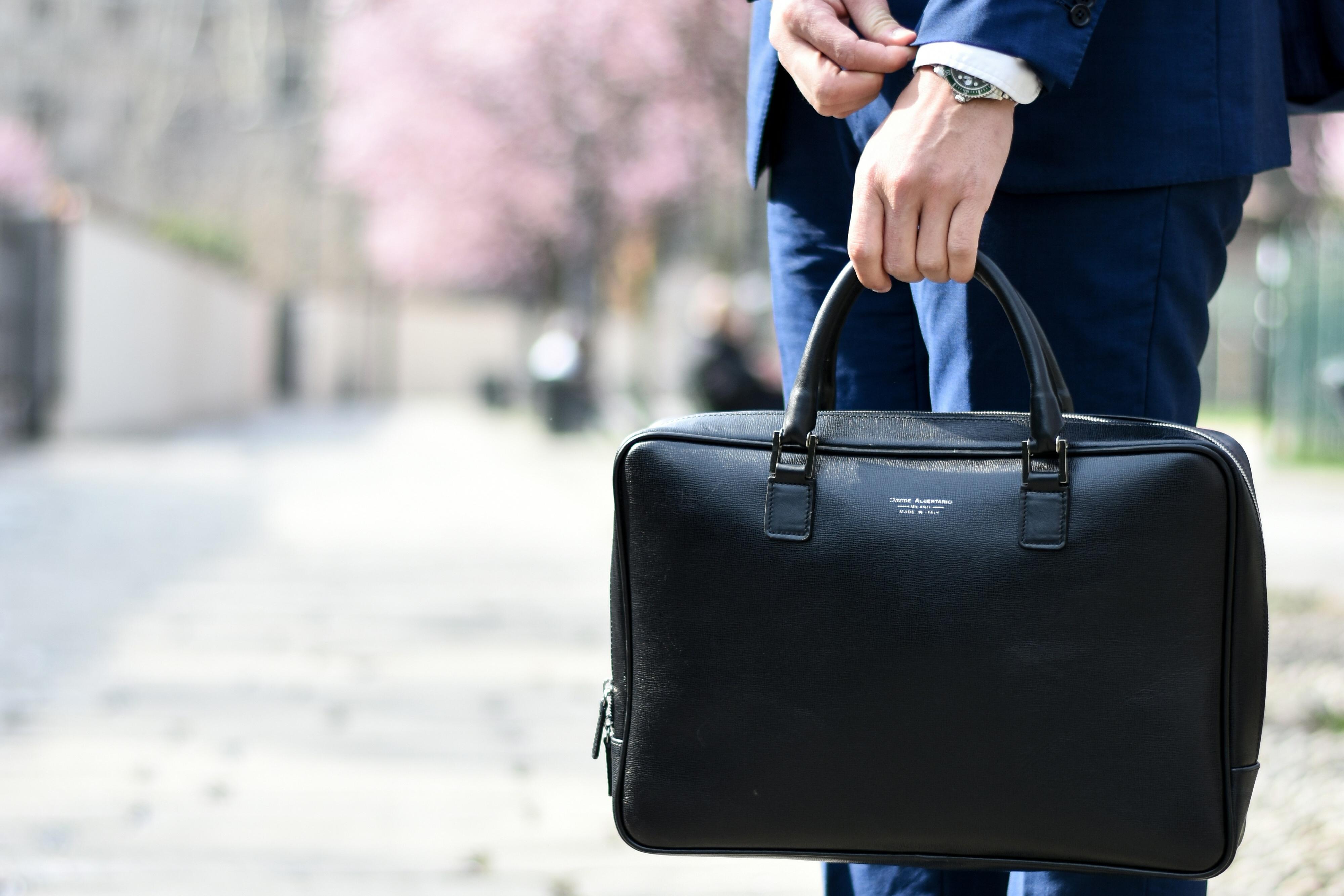https://www.luckycasefactory.com/briefcase/