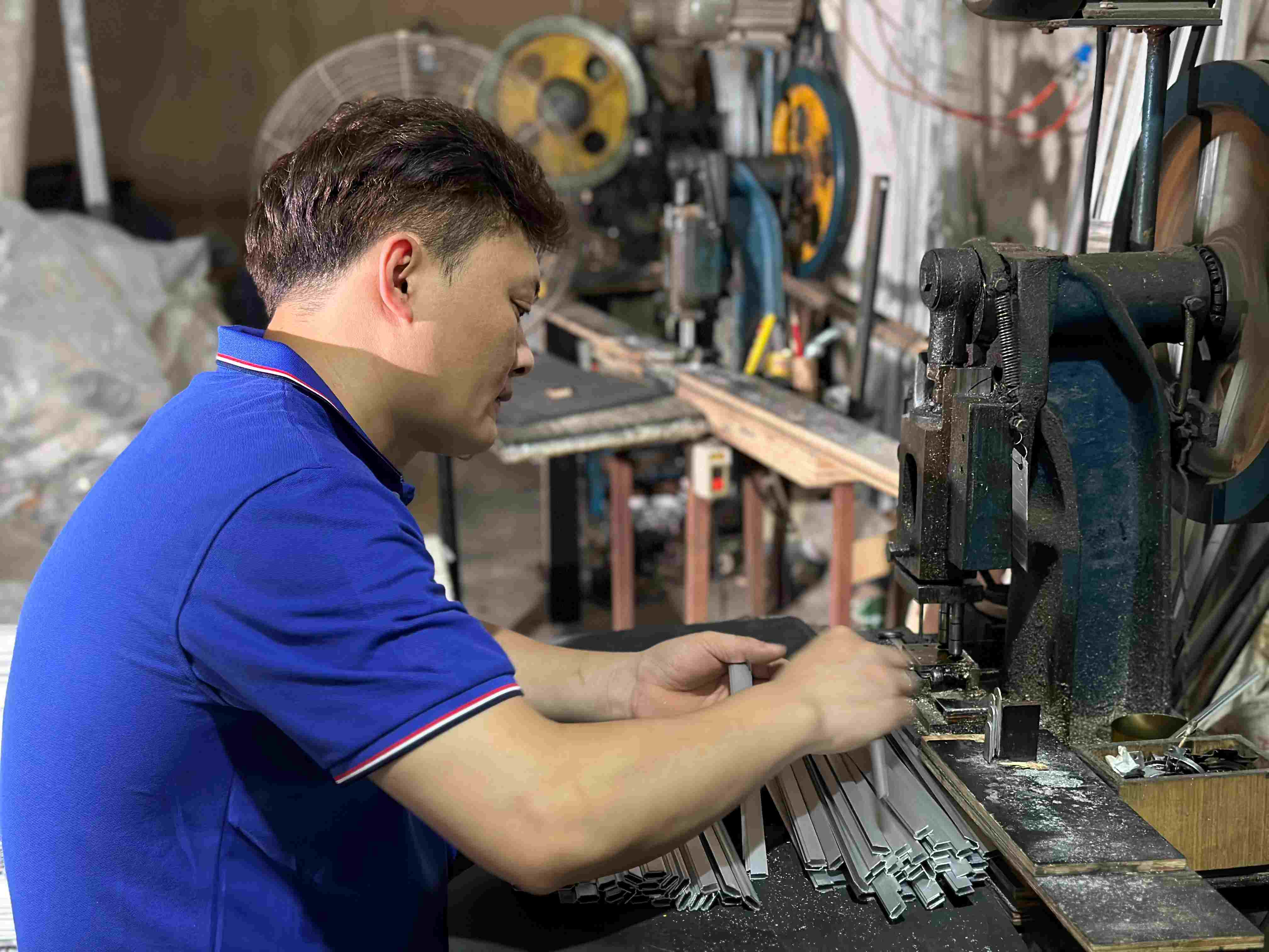 https://www.luckycasefactory.com/blog/custom-aluminum-case-manufacturing-process-from-design-to-final-production/
