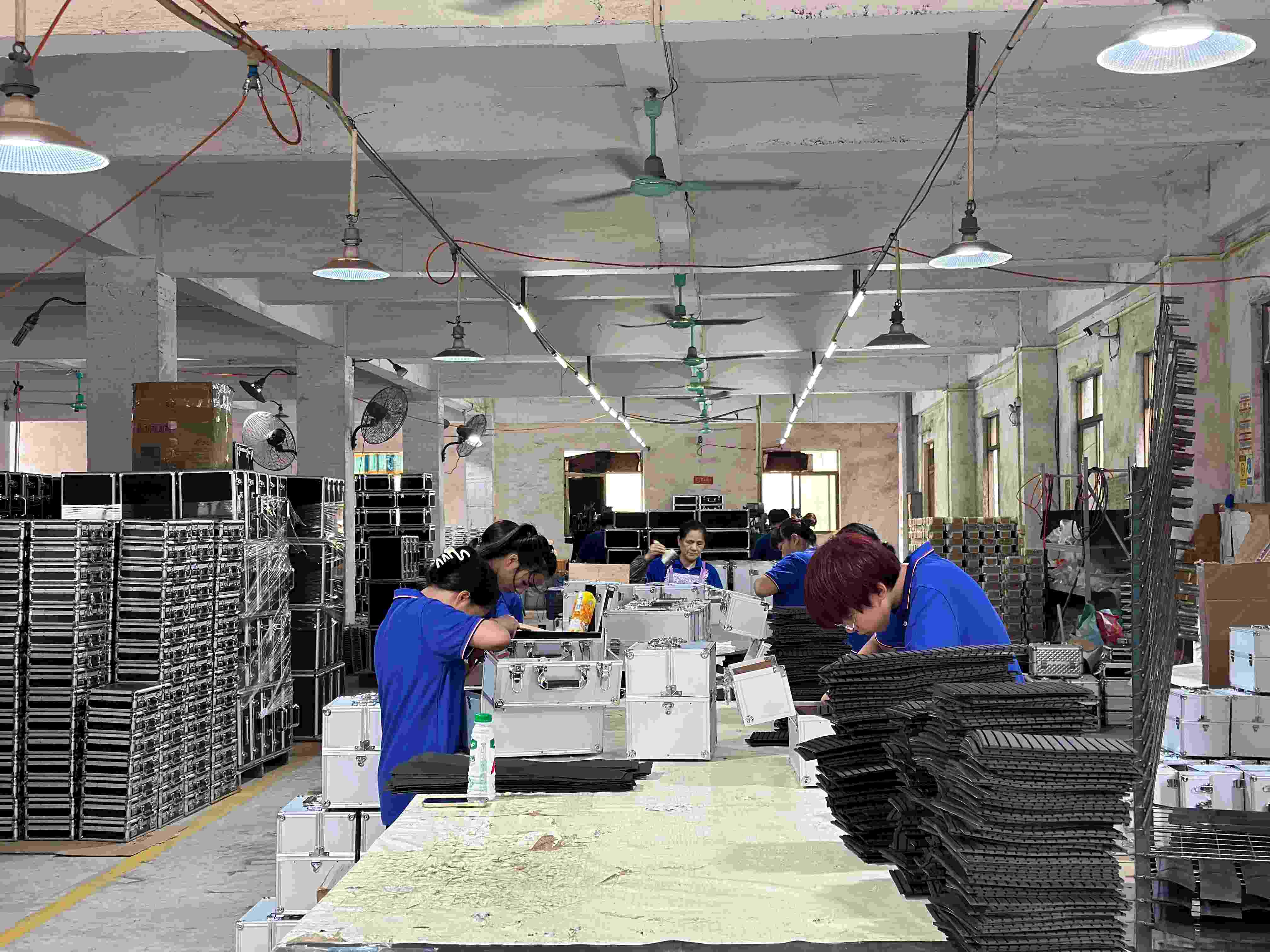 https://www.luckycasefactory.com/blog/custom-aluminum-case-manufacturing-process-from-design-to-final-production/