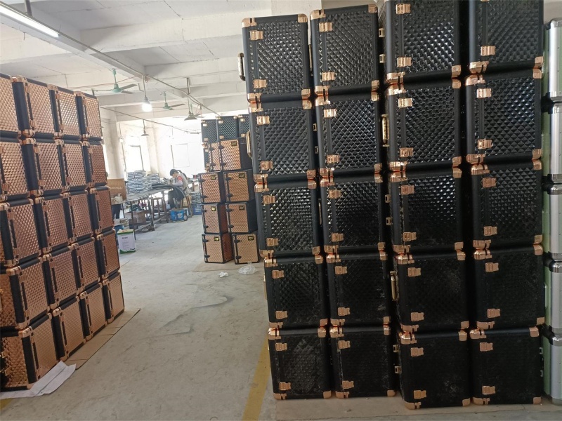 https://www.luckycasefactory.com/blog/top-custom-horse-grooming-case-manufacturers-in-2026/