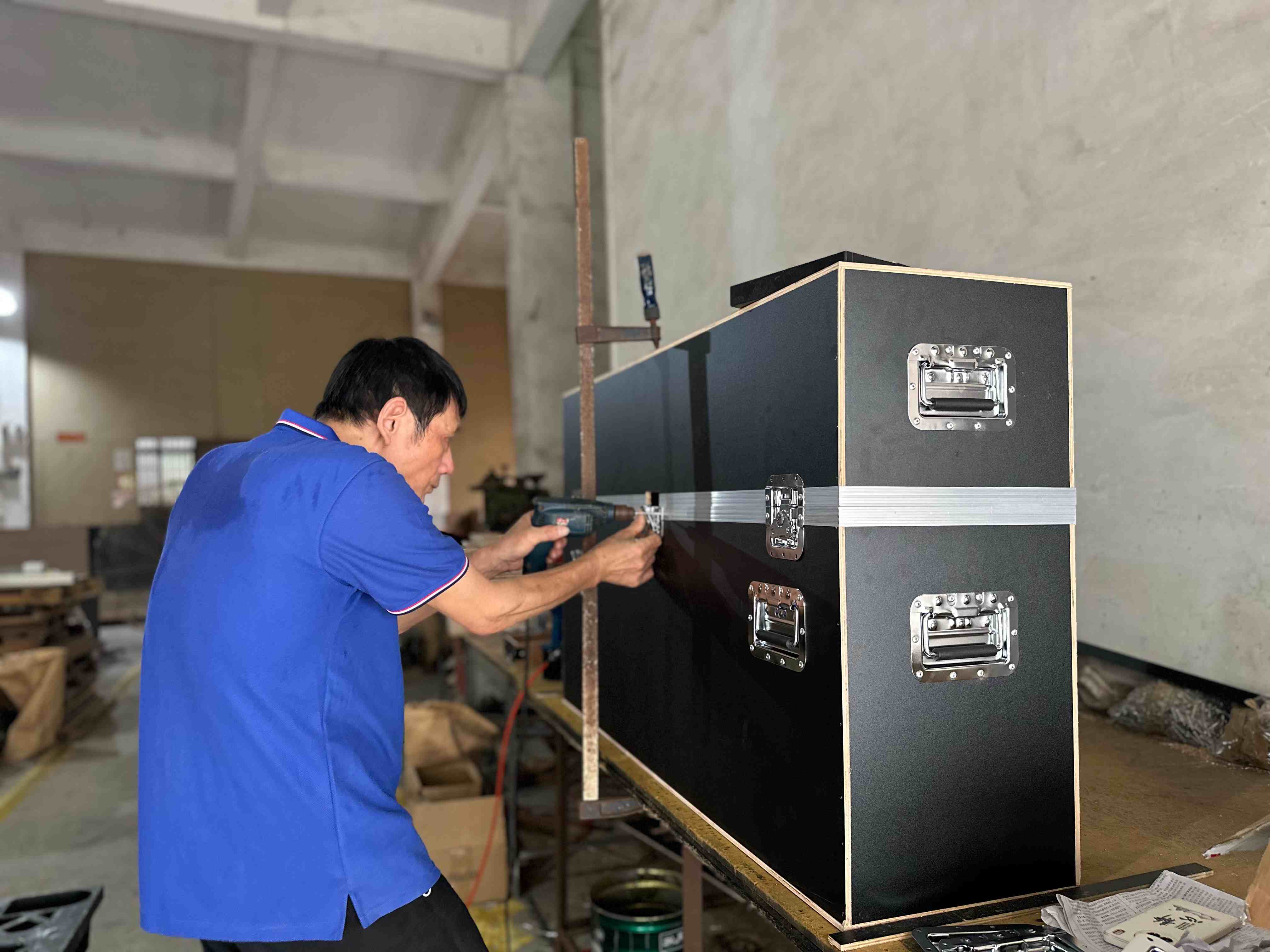 https://www.luckycasefactory.com/blog/custom-aluminum-case-manufacturing-process-from-design-to-final-production/