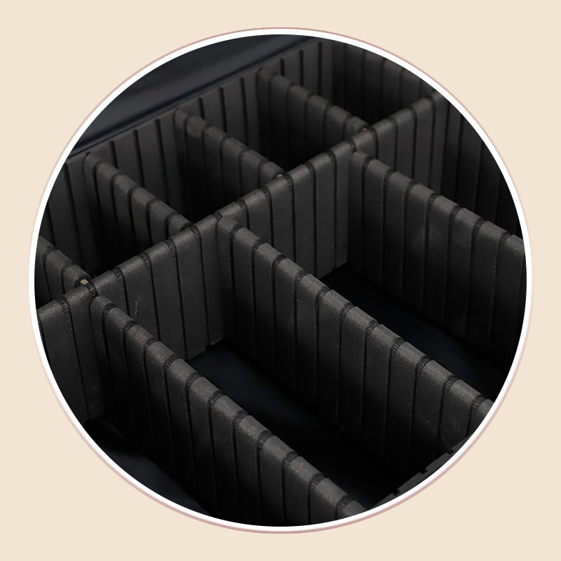 https://www.luckycasefactory.com/custom-beauty-makeup-case-with-elastic-trolley-sleeve-and-makeup-brush-holder-product/
