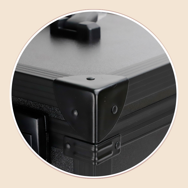 https://www.luckycasefactory.com/professional-rolling-makeup-case-with-removable-wheels-for-makeup-artists-product/