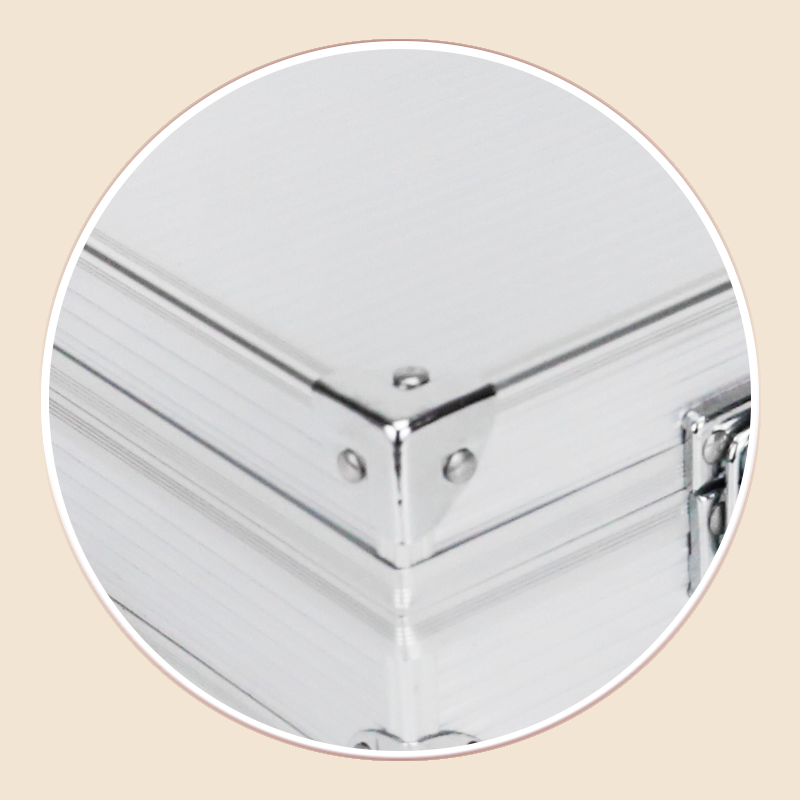 https://www.luckycasefactory.com/deluxe-aluminum-tool-case-with-26-pcs-stainless-steel-bbq-set-product/