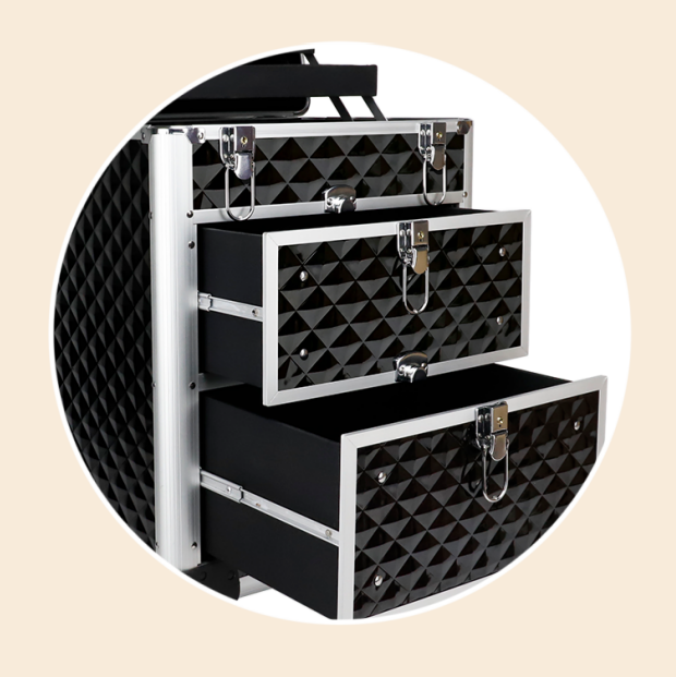 https://www.luckycasefactory.com/360-rolling-makeup-case-with-trays-and-drawers-for-professional-makeup-artists-product/