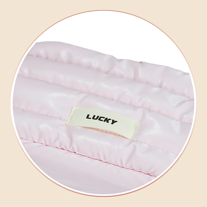 https://www.luckycasefactory.com/custom-makeup-bag-with-large-capacity-and-waterproof-polyester-surface-product/