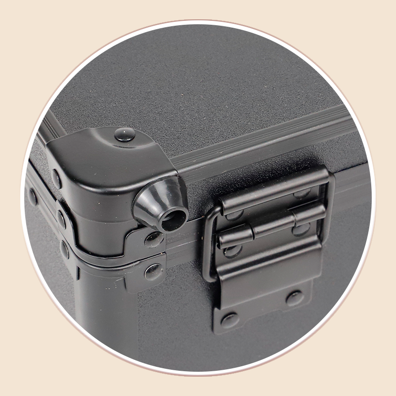 https://www.luckycasefactory.com/custom-aluminum-makeup-case-with-3-lighting-color-modes-and-flexible-brightness-settings-product/
