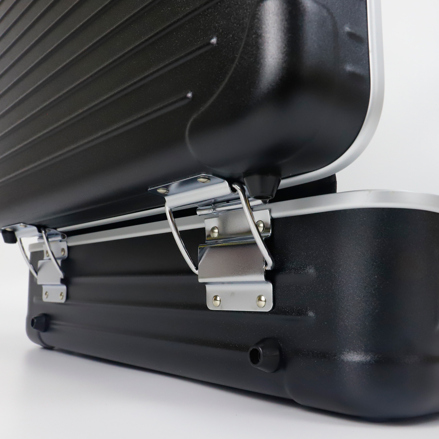 https://www.luckycasefactory.com/black-abs-makeup-case-with-touch-led-mirror-product/