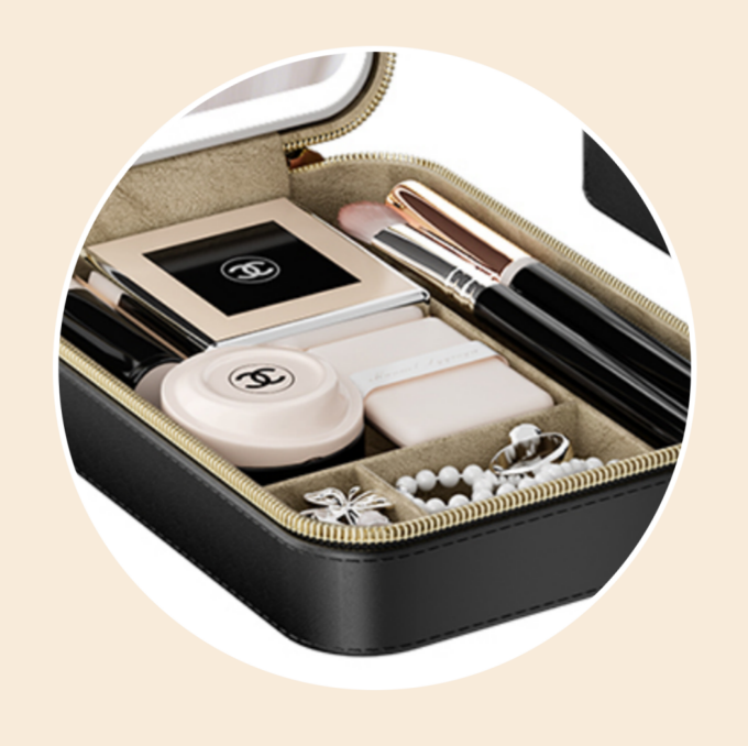 https://www.luckycasefactory.com/travel-makeup-bag-with-adjustable-led-mirror-product/