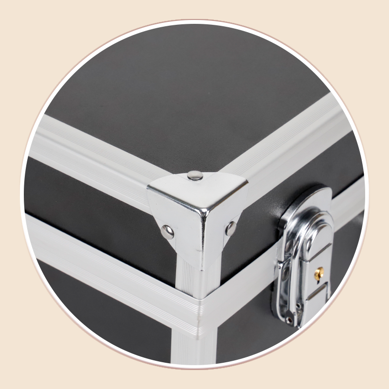 https://www.luckycasefactory.com/large-capacity-aluminum-case-with-eva-foam-for-navigation-apparatus-product/