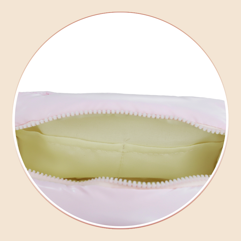 https://www.luckycasefactory.com/custom-makeup-bag-with-large-capacity-and-waterproof-polyester-surface-product/