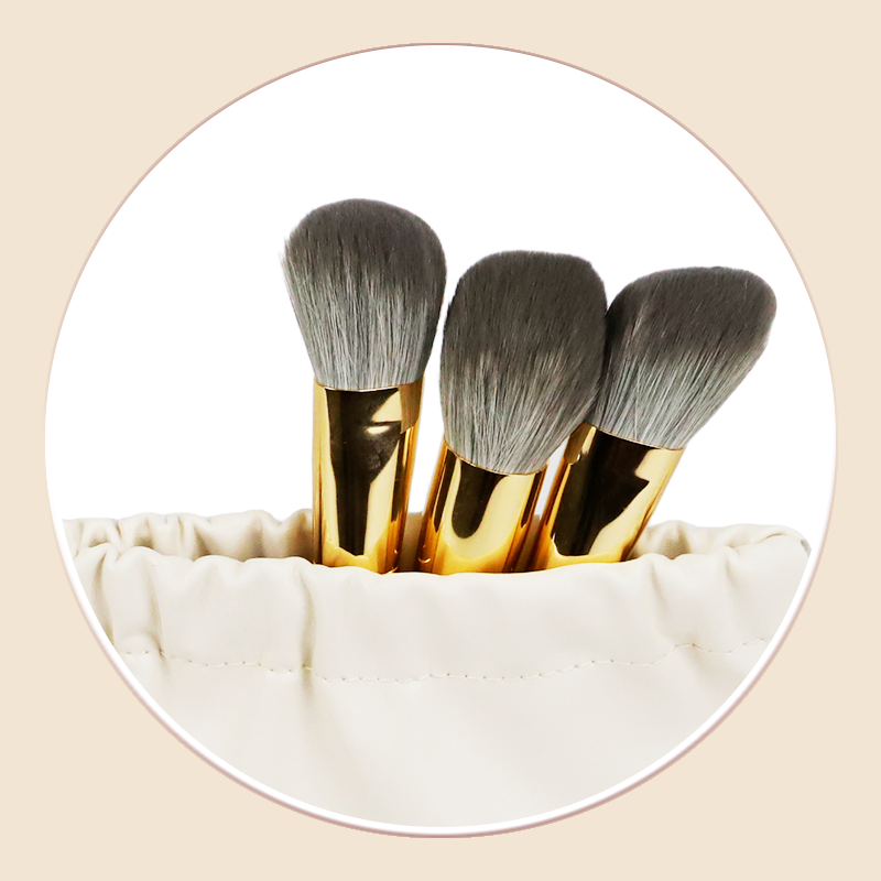 https://www.luckycasefactory.com/compact-white-pu-makeup-bag-for-travel-daily-use-product/