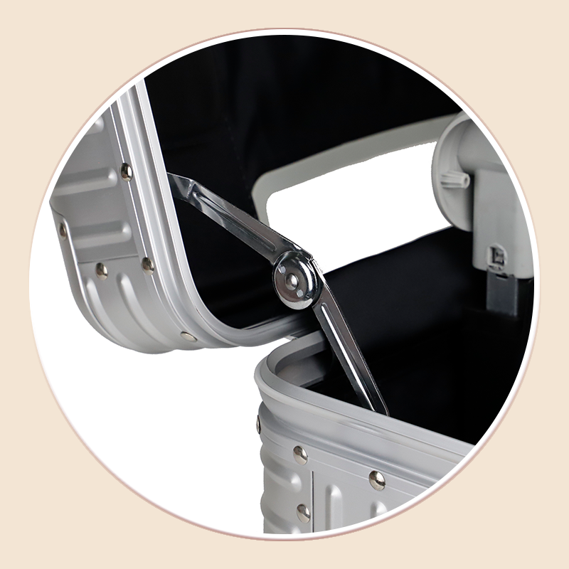 https://www.luckycasefactory.com/silver-aluminum-trolley-case-aluminum-luggage-for-boarding-product/