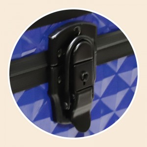 https://www.luckycasefactory.com/equestrian-aluminum-grooming-case-horse-grooming-case-with-storage-compartments-product/