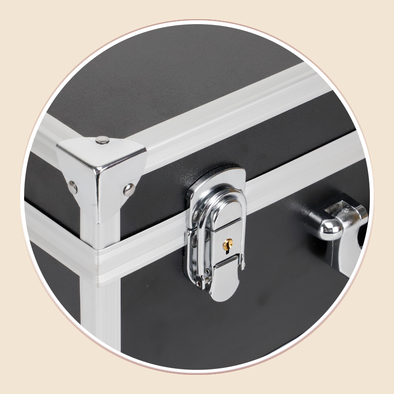 https://www.luckycasefactory.com/large-capacity-aluminum-case-with-eva-foam-for-navigation-apparatus-product/