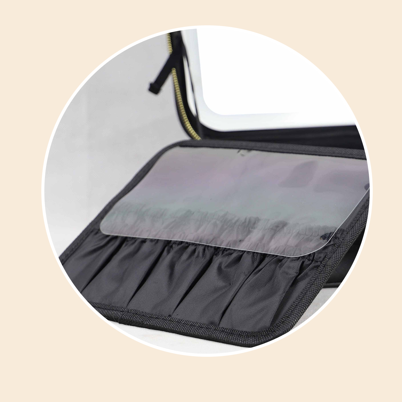 https://www.luckycasefactory.com/makeup-bag-with-led-mirror-and-adjustable-dividers-product/