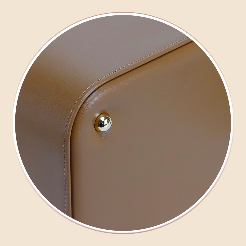 https://www.luckycasefactory.com/pu-cosmetic-bag-with-3-color-led-light-and-detachable-mirror-product/