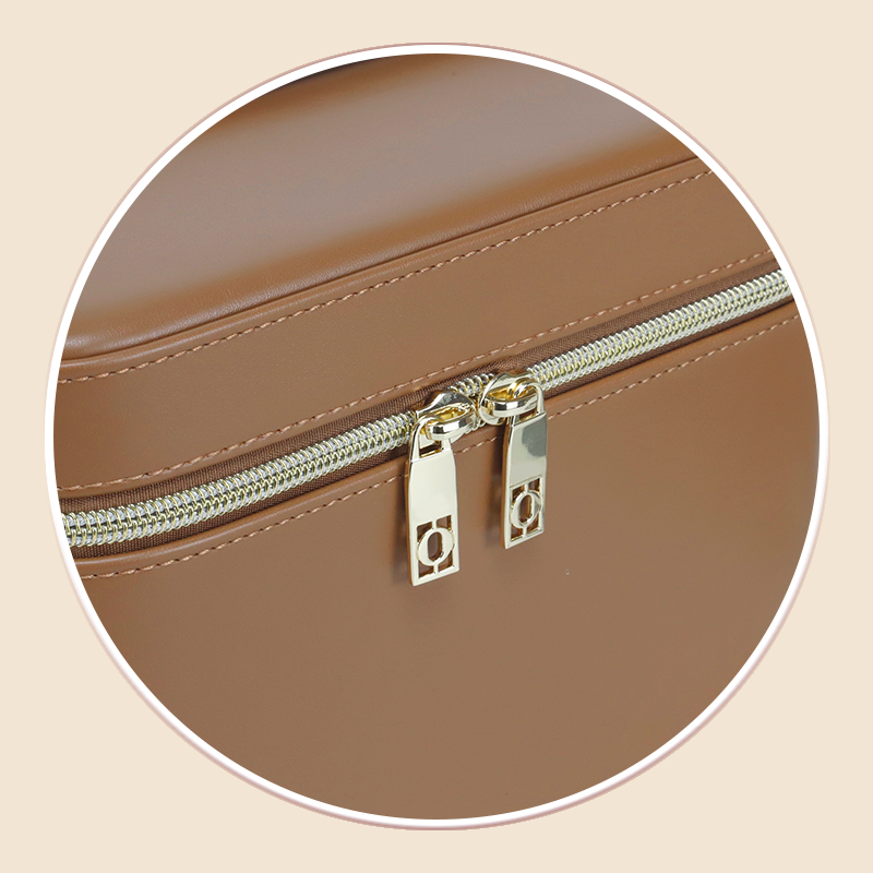 https://www.luckycasefactory.com/pu-cosmetic-bag-with-3-color-led-light-and-detachable-mirror-product/