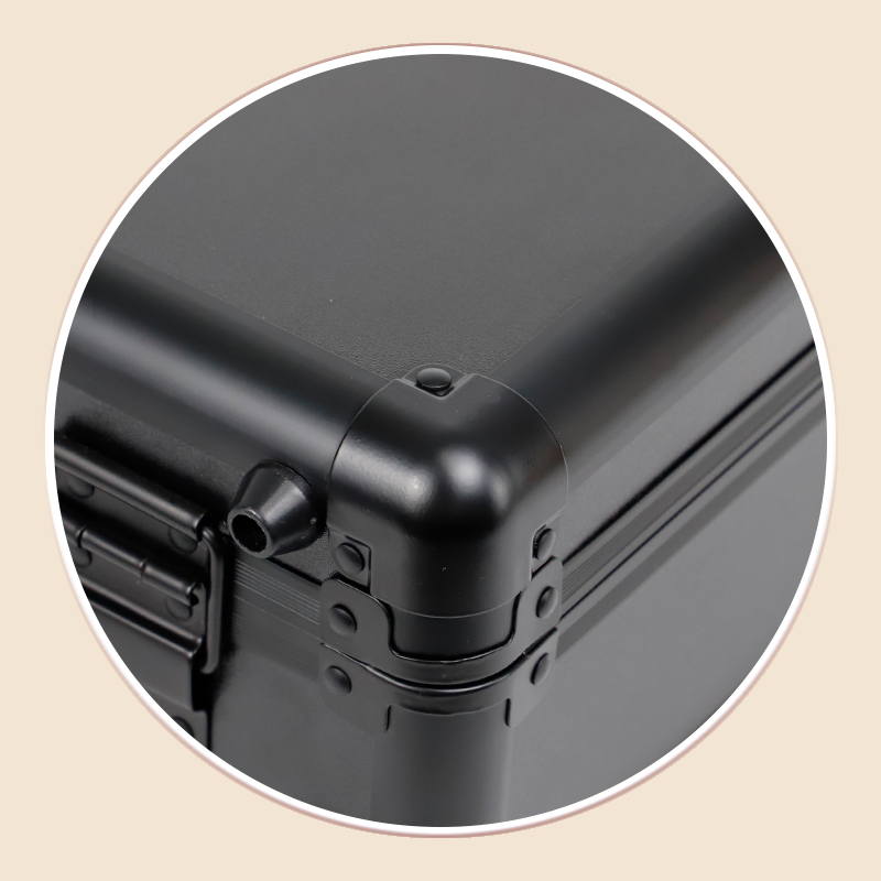 https://www.luckycasefactory.com/custom-aluminum-case-with-eva-foam-and-dual-layer-storage-for-clothes-gifts-product/