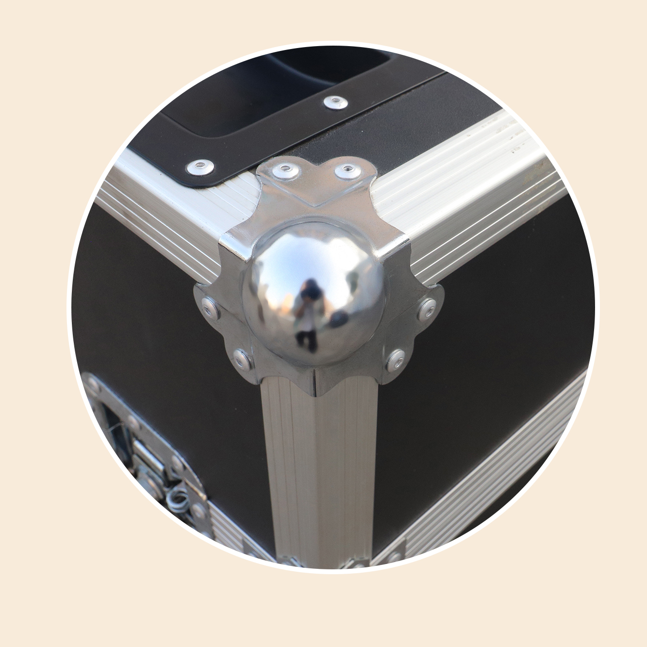 https://www.luckycasefactory.com/high-quality-aluminum-flight-cases-with-superior-shock-absorption-product/