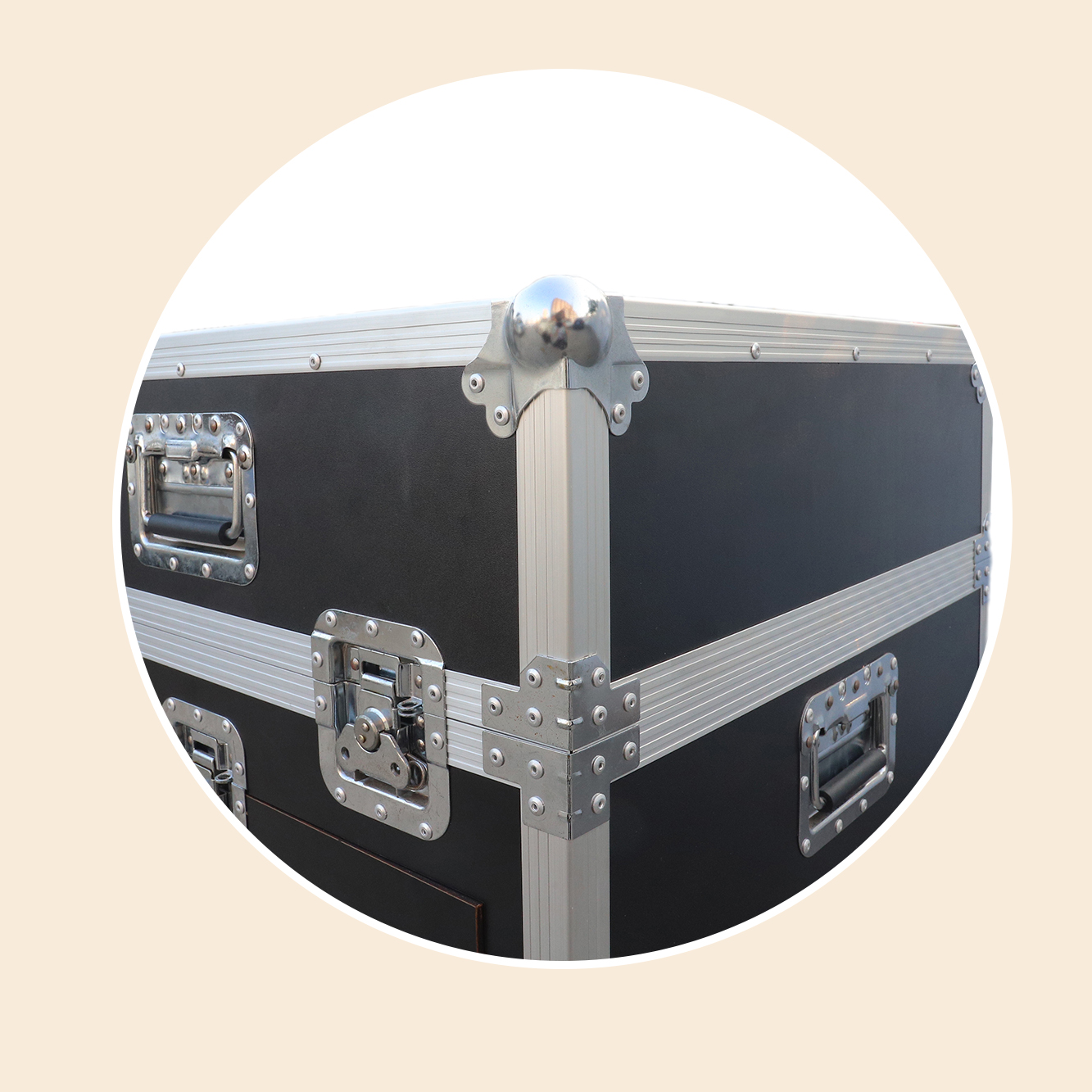 https://www.luckycasefactory.com/high-quality-aluminum-flight-cases-with-superior-shock-absorption-product/