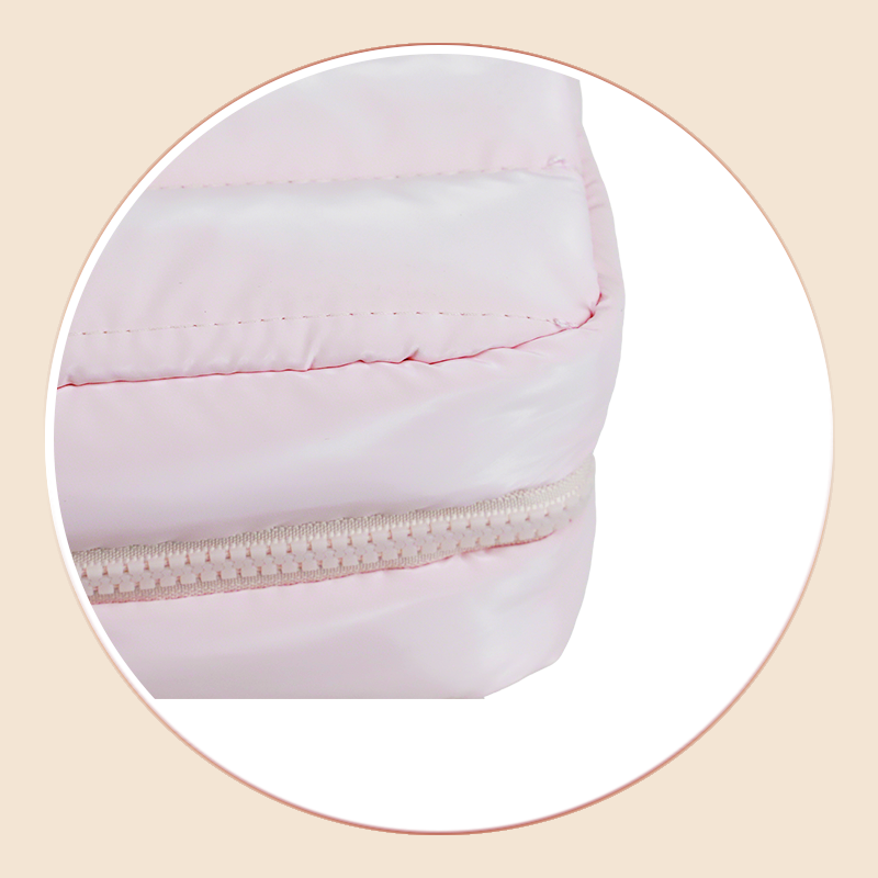 https://www.luckycasefactory.com/custom-makeup-bag-with-large-capacity-and-waterproof-polyester-surface-product/