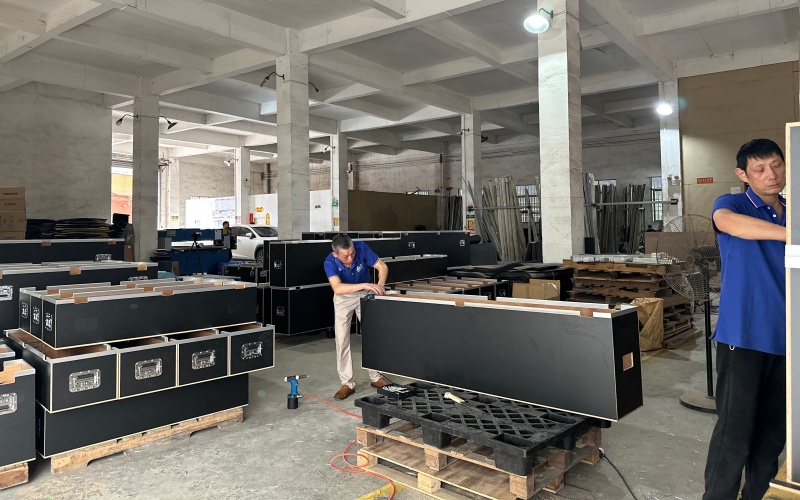 https://www.luckycasefactory.com/blog/top-10-flight-case-manufacturers-in-the-world/
