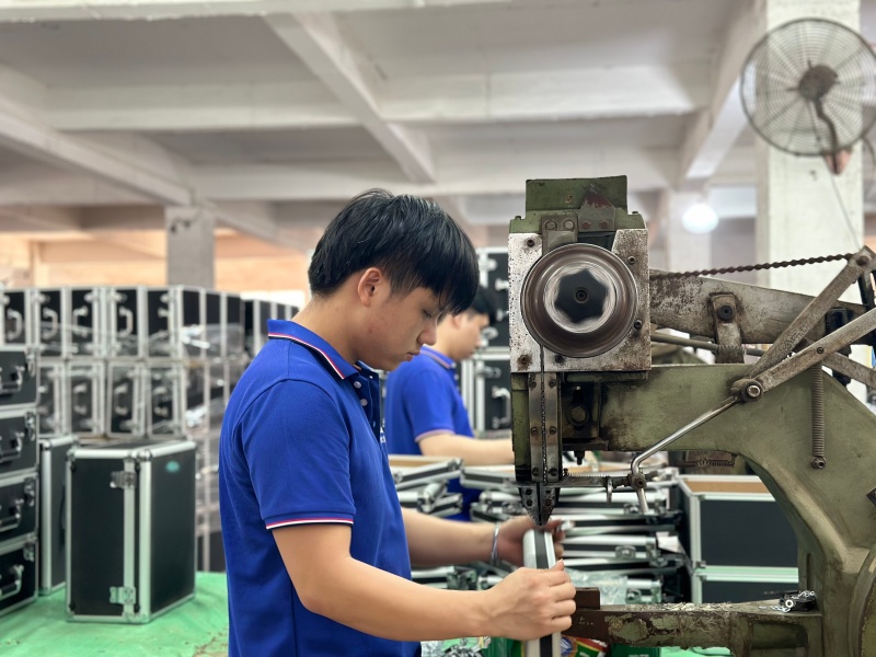 https://www.luckycasefactory.com/blog/aluminum-case-manufacturer-china-custom-equipment-protection-solutions-for-global-businesses/