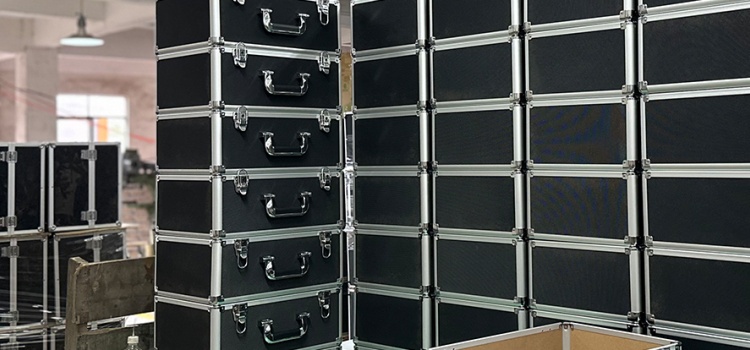 https://www.luckycasefactory.com/blog/aluminum-abs-or-pu-leather-choosing-the-right-material-for-a-premium-custom-case/