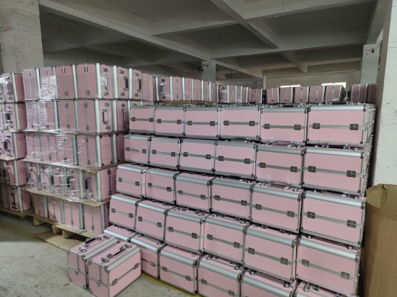 https://www.luckycasefactory.com/blog/top-aluminum-makeup-case-manufacturers-in-the-world/