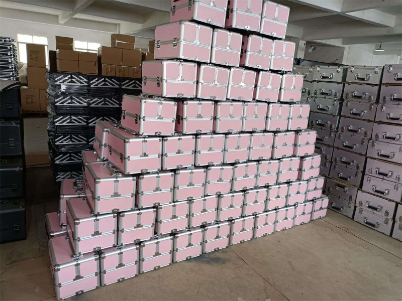 https://www.luckycasefactory.com/blog/top-aluminum-makeup-case-manufacturers-in-the-world/