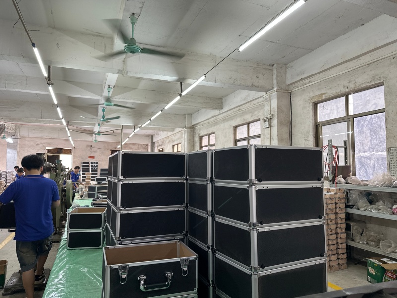 https://www.luckycasefactory.com/blog/how-to-customize-aluminum-cases-for-different-business-needs/