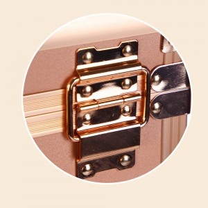 https://www.luckycasefactory.com/blog/top-features-to-look-for-in-a-professional-rolling-makeup-case/