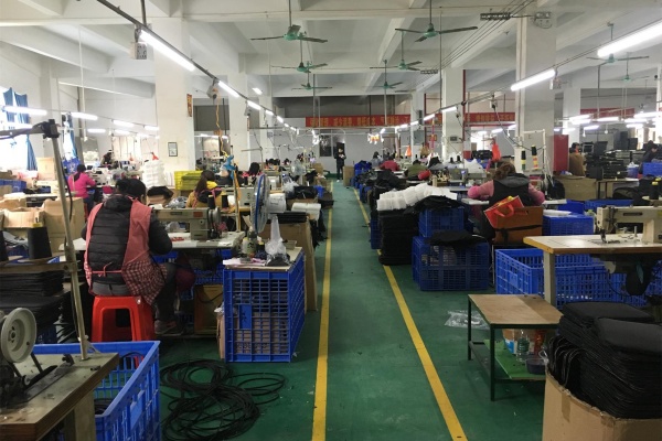 https://www.luckycasefactory.com/blog/top-makeup-bag-manufacturer-2026-buyers-guide/