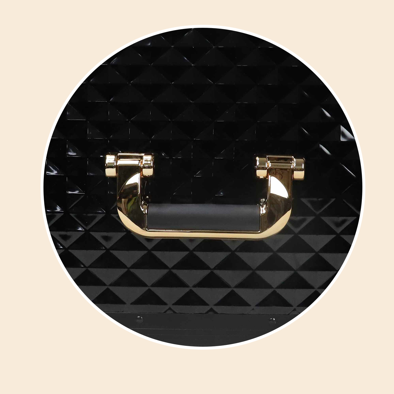 https://www.luckycasefactory.com/portable-black-horse-grooming-case-with-compartments-product/